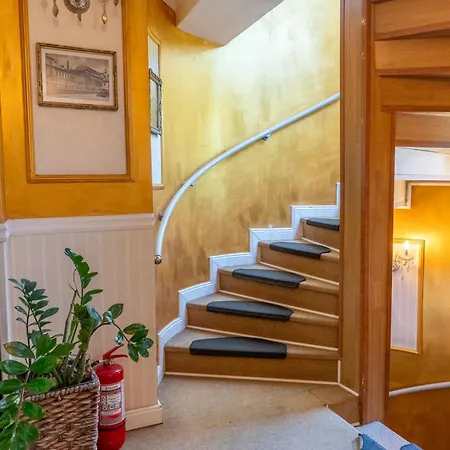 18 Boutique Bucureşti