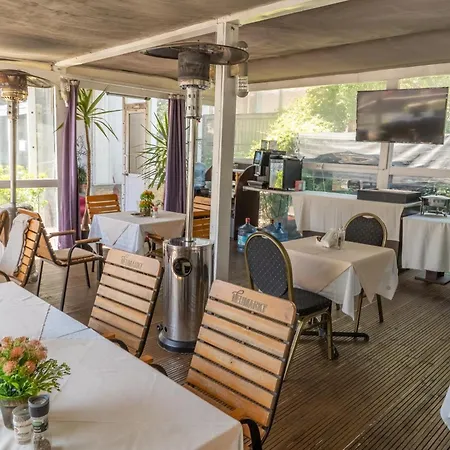 18 Boutique 3* Bucureşti