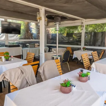 18 Boutique Bucureşti