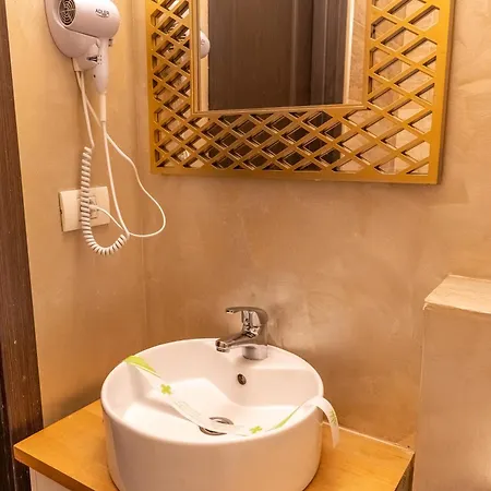 18 Boutique Konukevi Bükreş