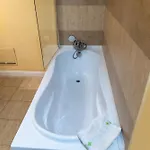 18 Boutique Konukevi Bükreş