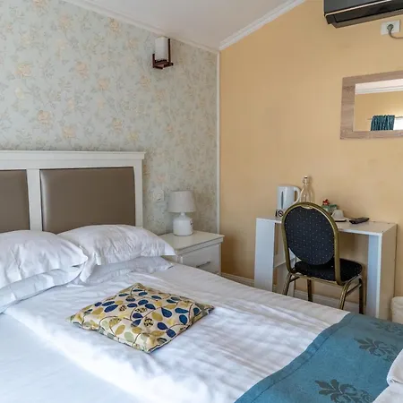 Casa de hóspedes 18 Boutique 3*